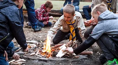 Royal Rangers am Lagerfeuer